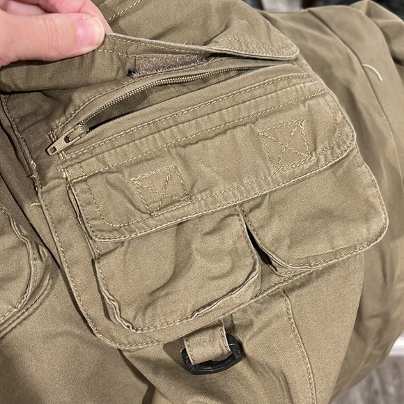 Orvis mens cargo khaki pants with pleated front 44x32 - Picture 8 of 8